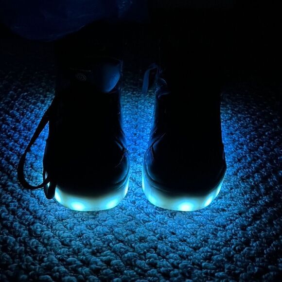 👟 Sketchers Boys Size 5 Light Up Shoes 👟 - Picture 2 of 8